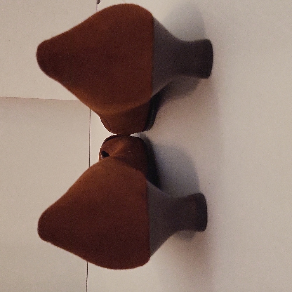 NWOB Brown Suede Kenneth Cole Heels, Size 8 - Picture 4 of 10